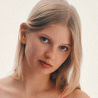 Евелина Голе