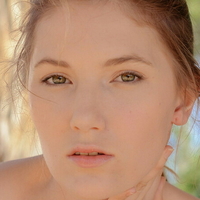 Миа Рис Голе